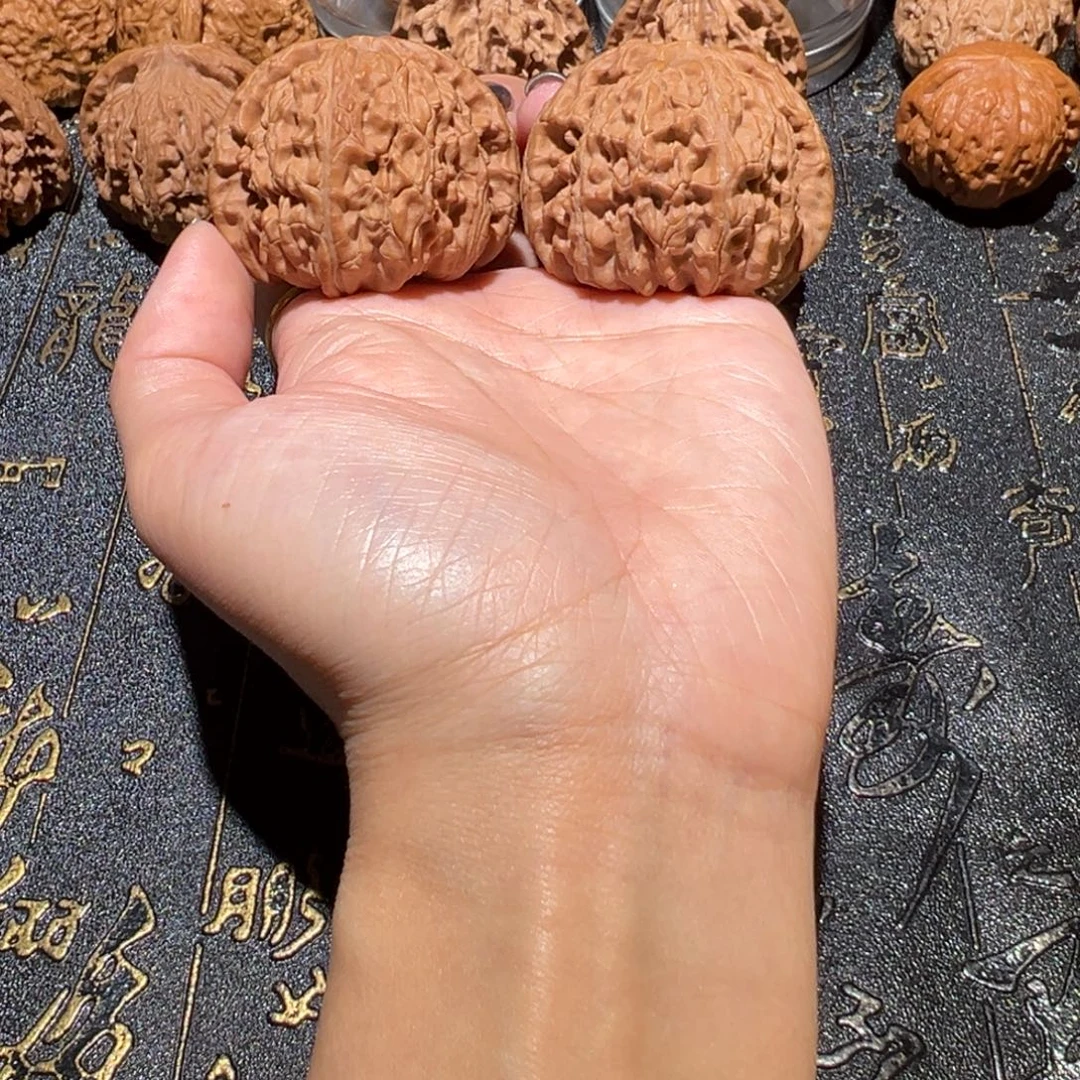 文玩核桃吊坠白狮子45手把件350