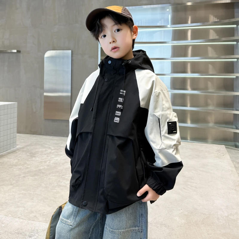 男童春装外套2025新款潮儿童户外冲锋衣春秋款中大童连帽风衣炸街