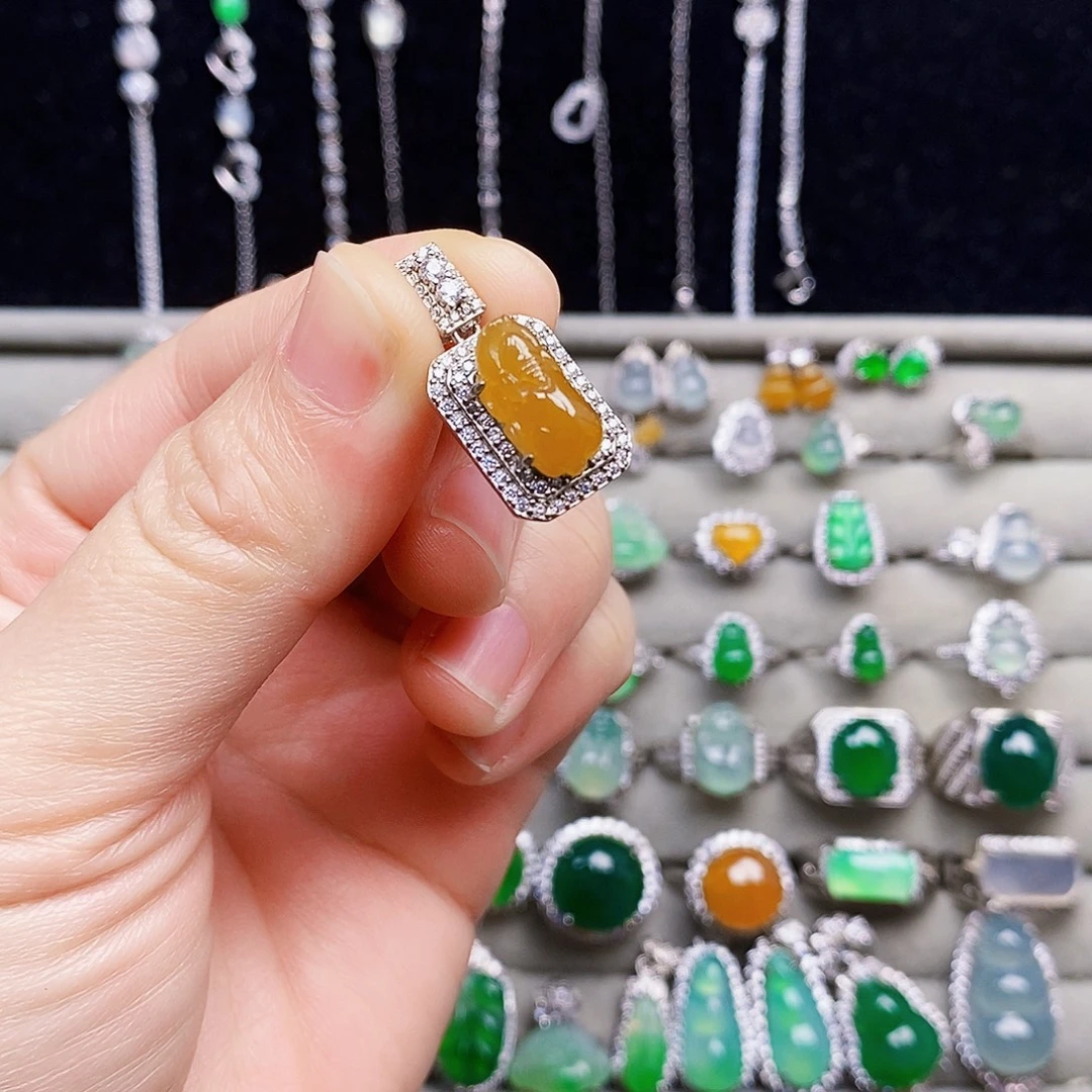 翡翠银S925镶嵌颈饰貔貅