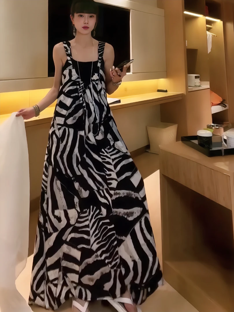 高级感时尚2025夏季新款度假风沙滩斑马纹连衣裙8176