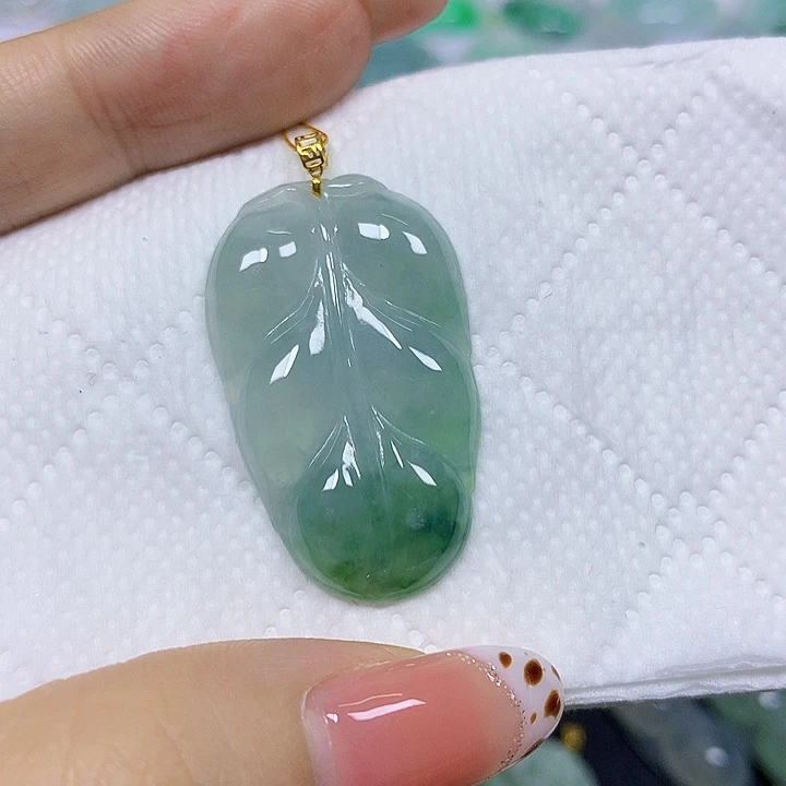 翡翠18K金镶嵌颈饰挂件