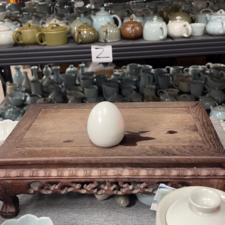 摆件月白釉茶叶蛋