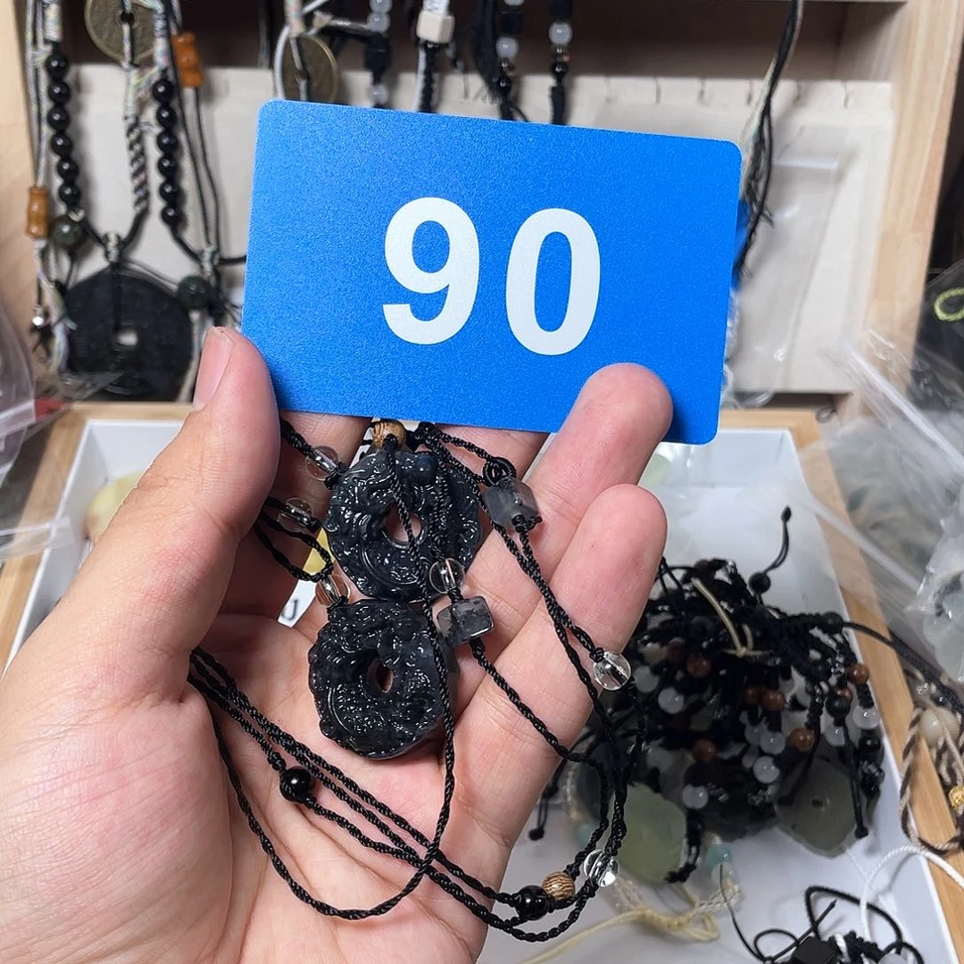 蛇纹石玉颈饰合金