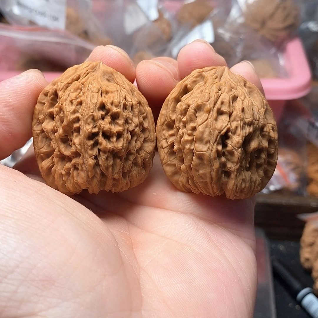 1文玩核桃南疆石37-430