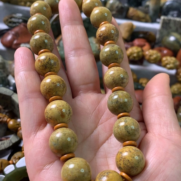 未镶嵌岫岩河磨玉（透闪石质玉）把件