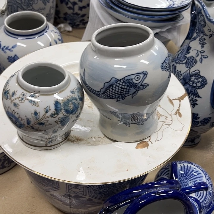 瓷片微瑕陶瓶。。。。。。。。。。。。。。。