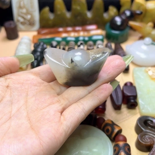 蛇纹石玉未镶嵌颈饰