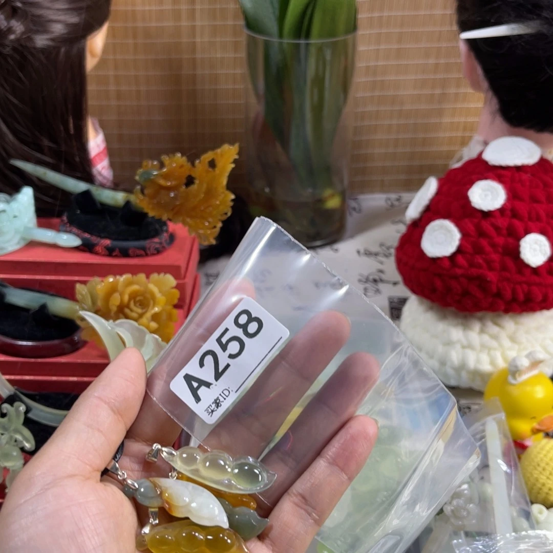 蛇纹石玉发饰未镶嵌加*贝