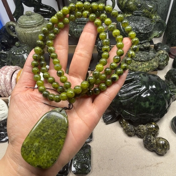 伊***V蛇纹石玉未镶嵌毛衣链黄翠108颗➕无事牌