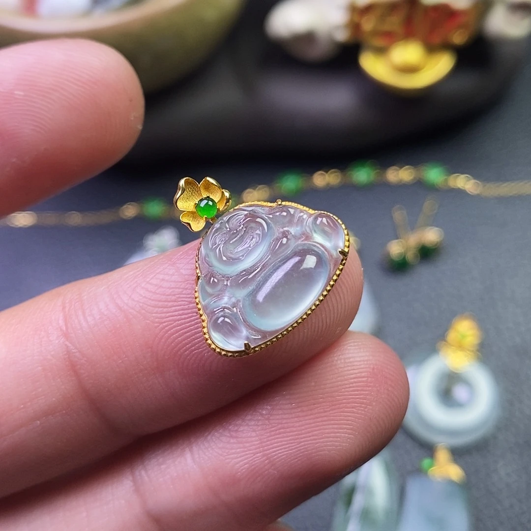 颈饰18K金镶嵌翡翠