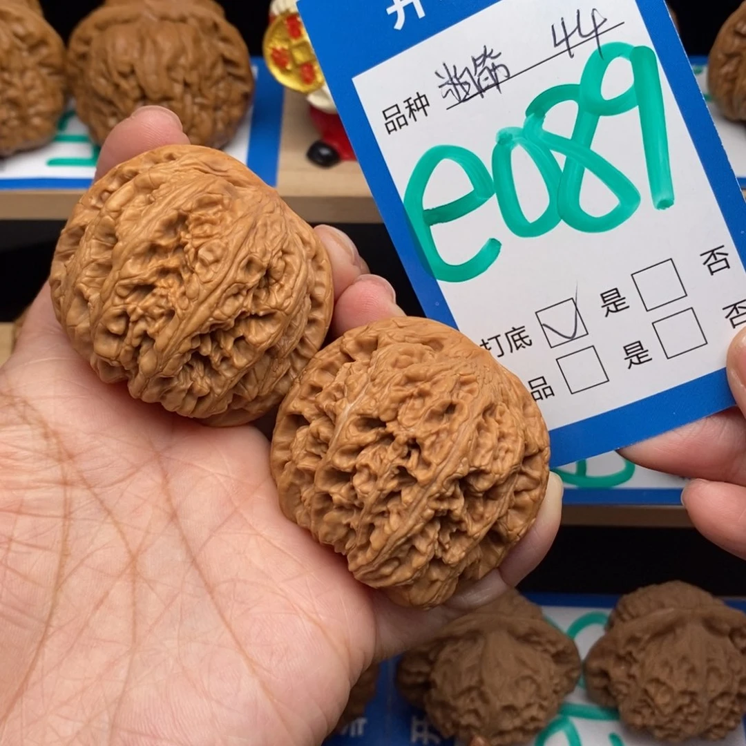 文玩核桃吊坠粗筋核桃