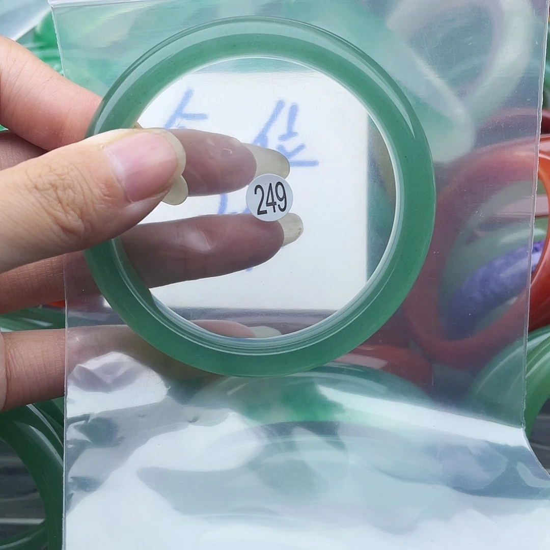 【闪购商品】石英岩玉手镯未镶嵌60