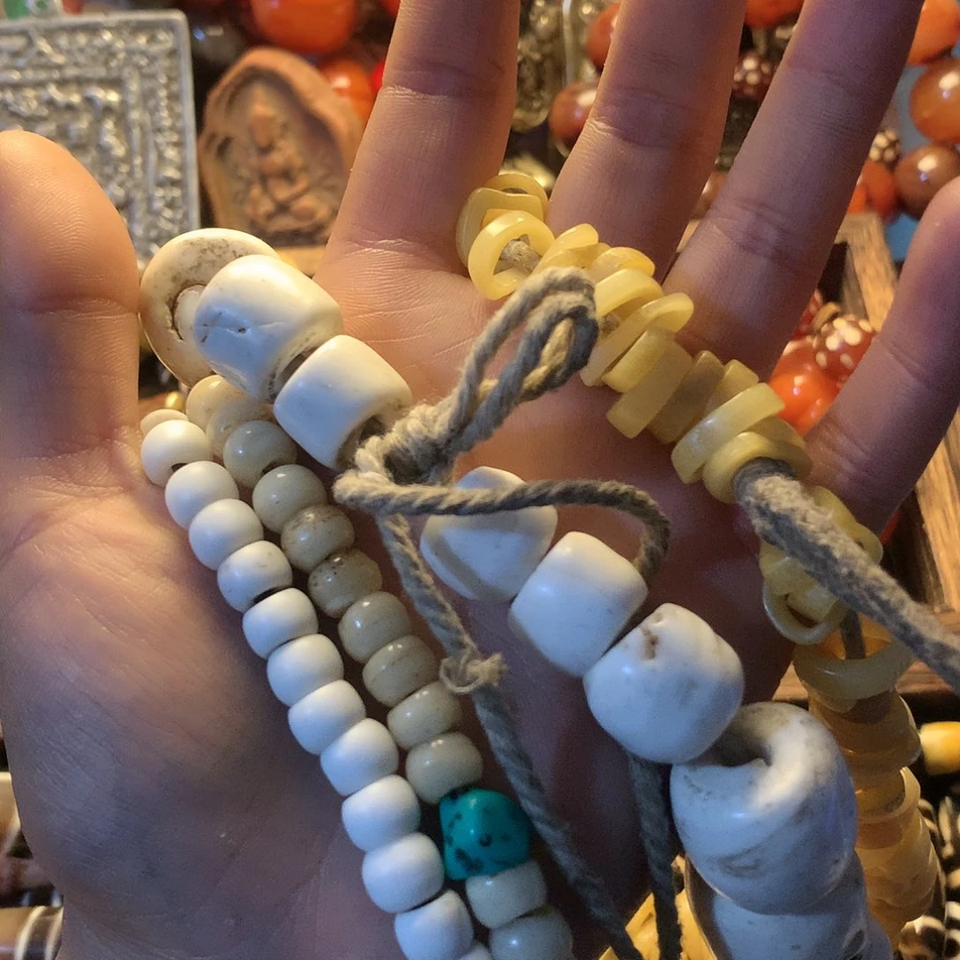 恩***恩漂亮的小配饰手链