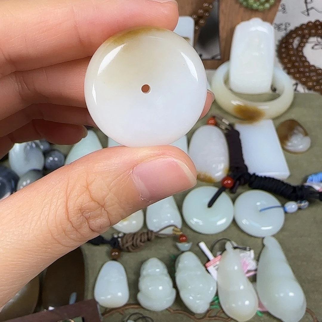 和田玉未镶嵌颈饰