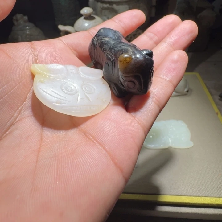 依***古和田玉（糖玉）未镶嵌挂件