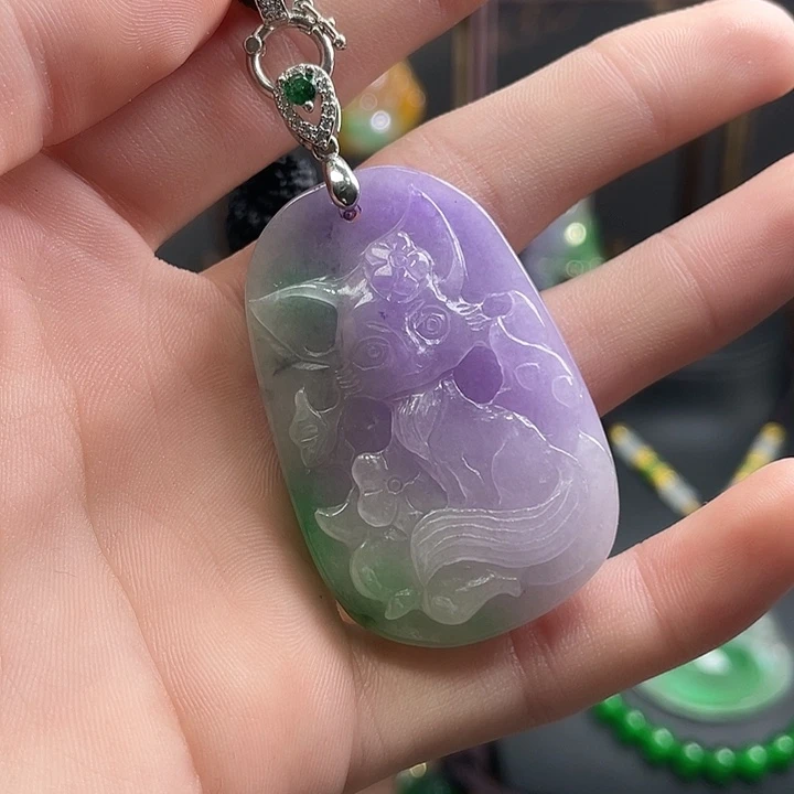 翡翠未镶嵌吊坠(赠链)