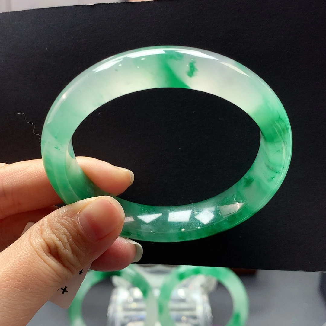 石英质玉手镯未镶嵌B****?