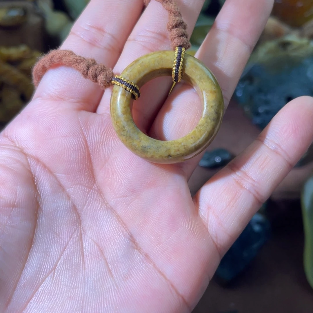 未镶嵌蛇纹石玉颈饰