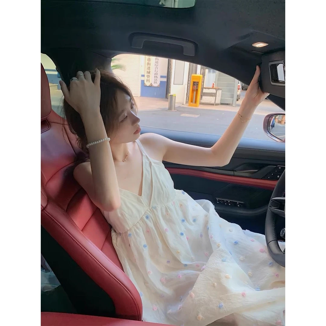 夏天绝美绣花吊带裙女2024年新款法式小个子森系初恋裙v领连衣裙
