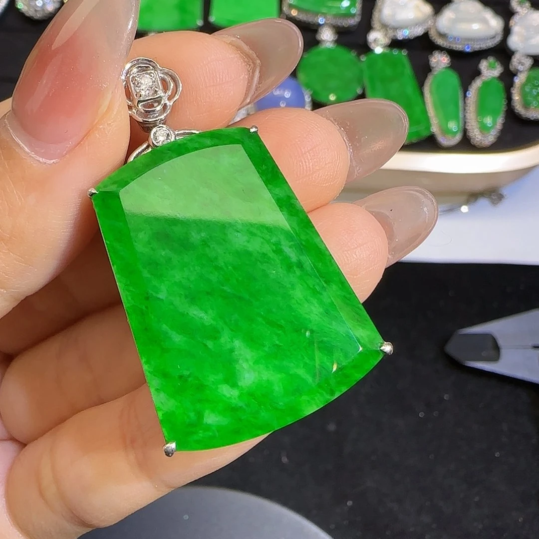 翡翠颈饰18K金镶嵌无事牌毛衣链