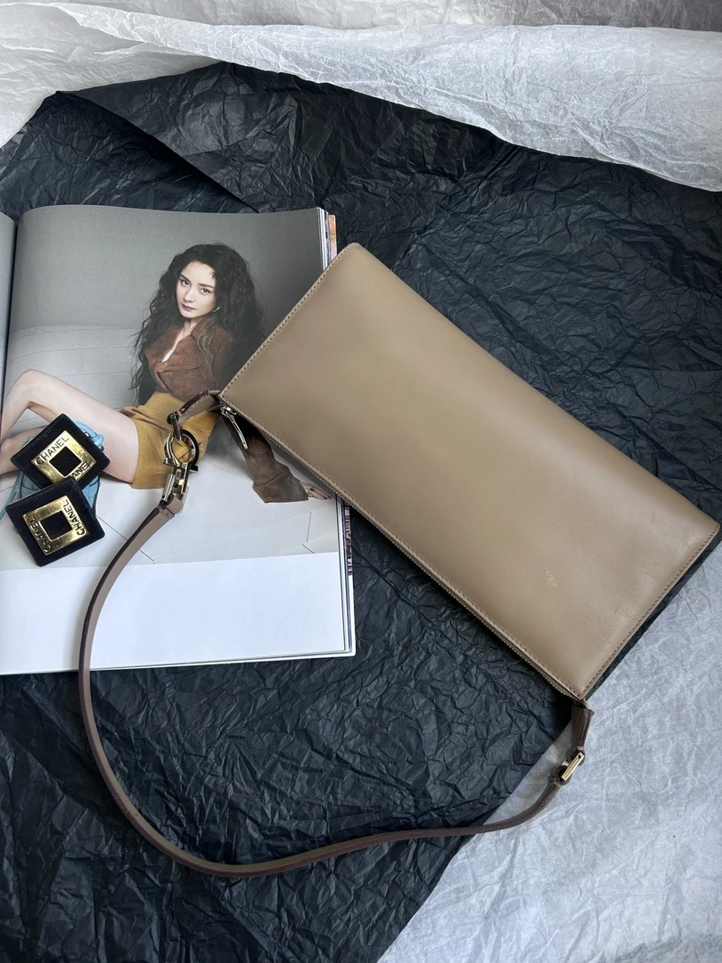 95新 FERRAGAMO/菲拉格慕 卡其色手提包新款牛皮单肩包二手奢侈品