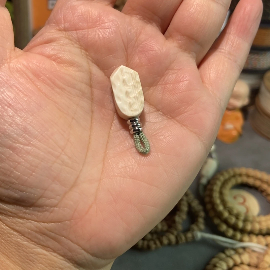 L***垚吊坠柏香籽/百香籽