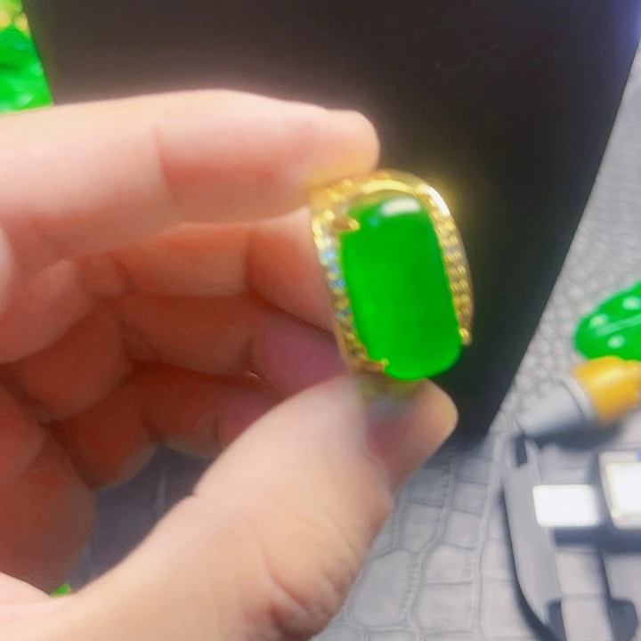 颈饰14K金镶嵌翡翠
