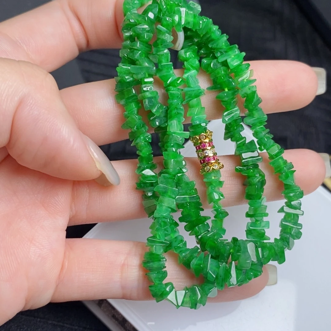 翡翠未镶嵌颈饰碎冰冰