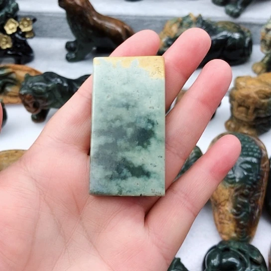 岫岩河磨玉（透闪石质玉）挂件未镶嵌