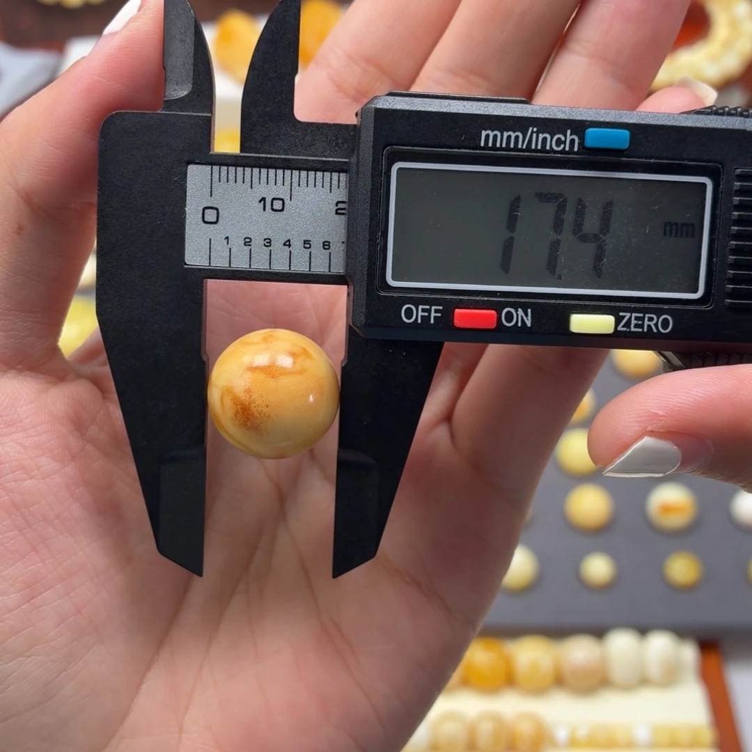 琥珀未镶嵌裸石满沁17.4mm