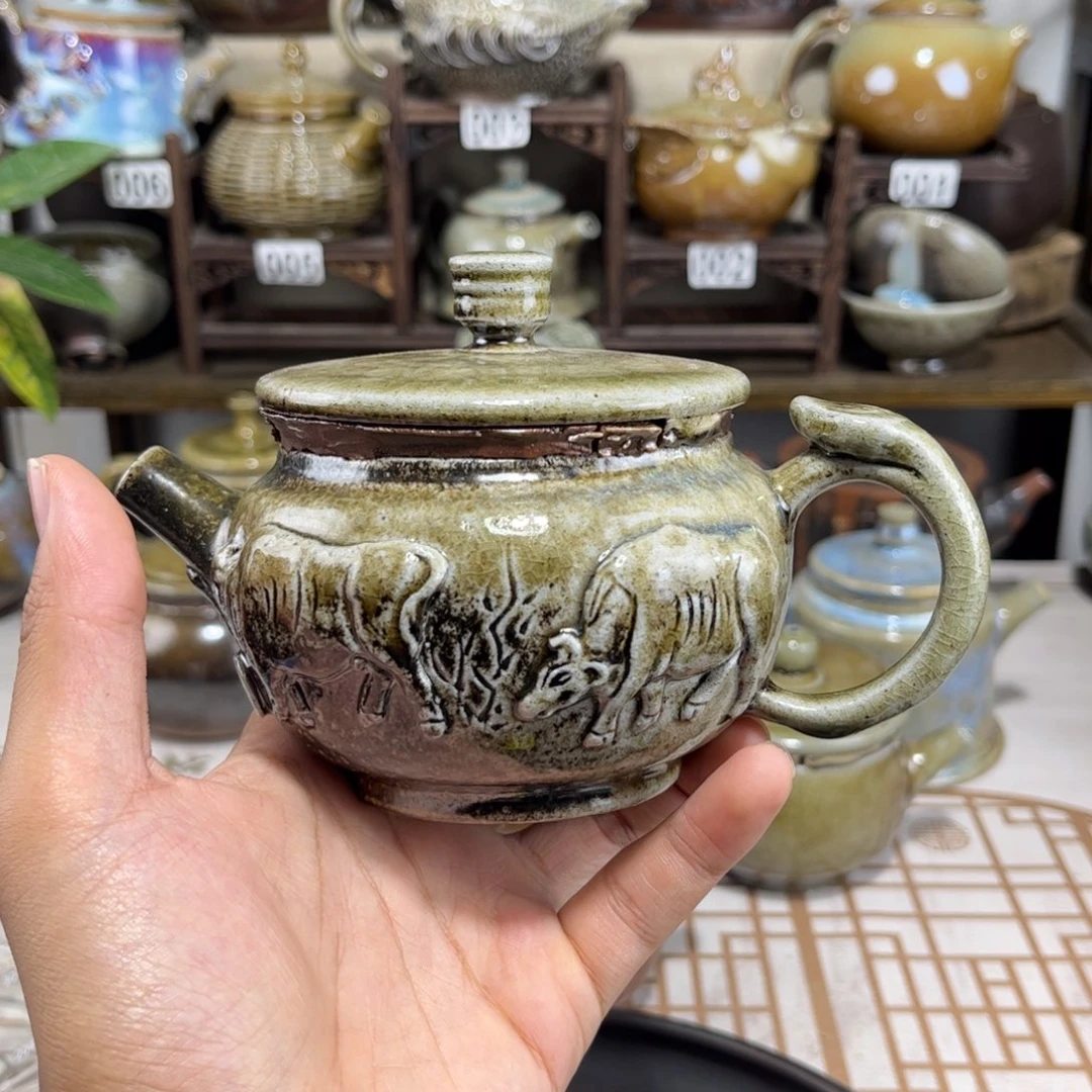 300cc白泥堆雕五牛壶