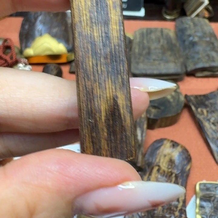大叶紫檀（黑酸枝木类）
