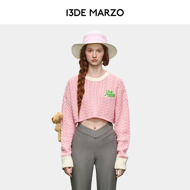 13DE MARZO女士 抱手臂熊圆领气质套头针织衫时尚休闲短款毛衣