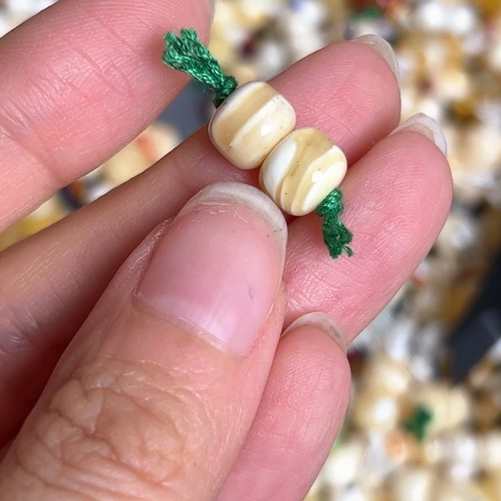 未镶嵌蜜蜡裸石8mm一对