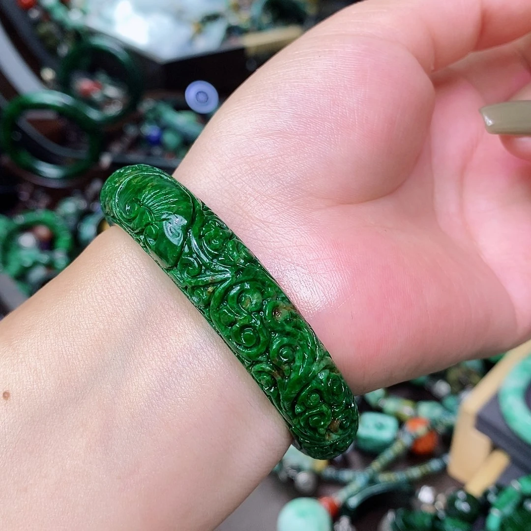 未镶嵌手镯翡翠丹****店漂亮美眉