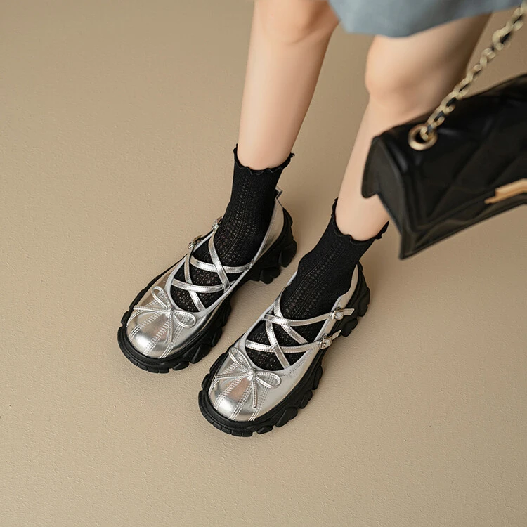 小皮鞋小个子复古圆头交叉绑带单鞋女秋季银色厚底运动乐福鞋推荐