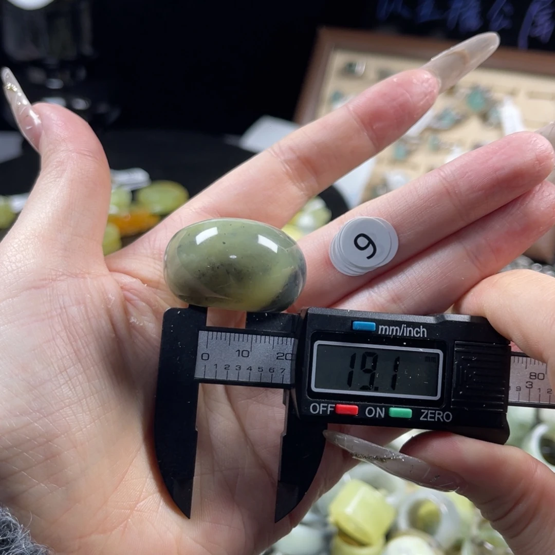 蛇纹石玉未镶嵌戒指