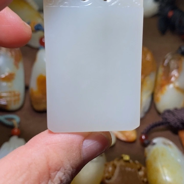 陈***拉和田玉（糖玉）未镶嵌挂件