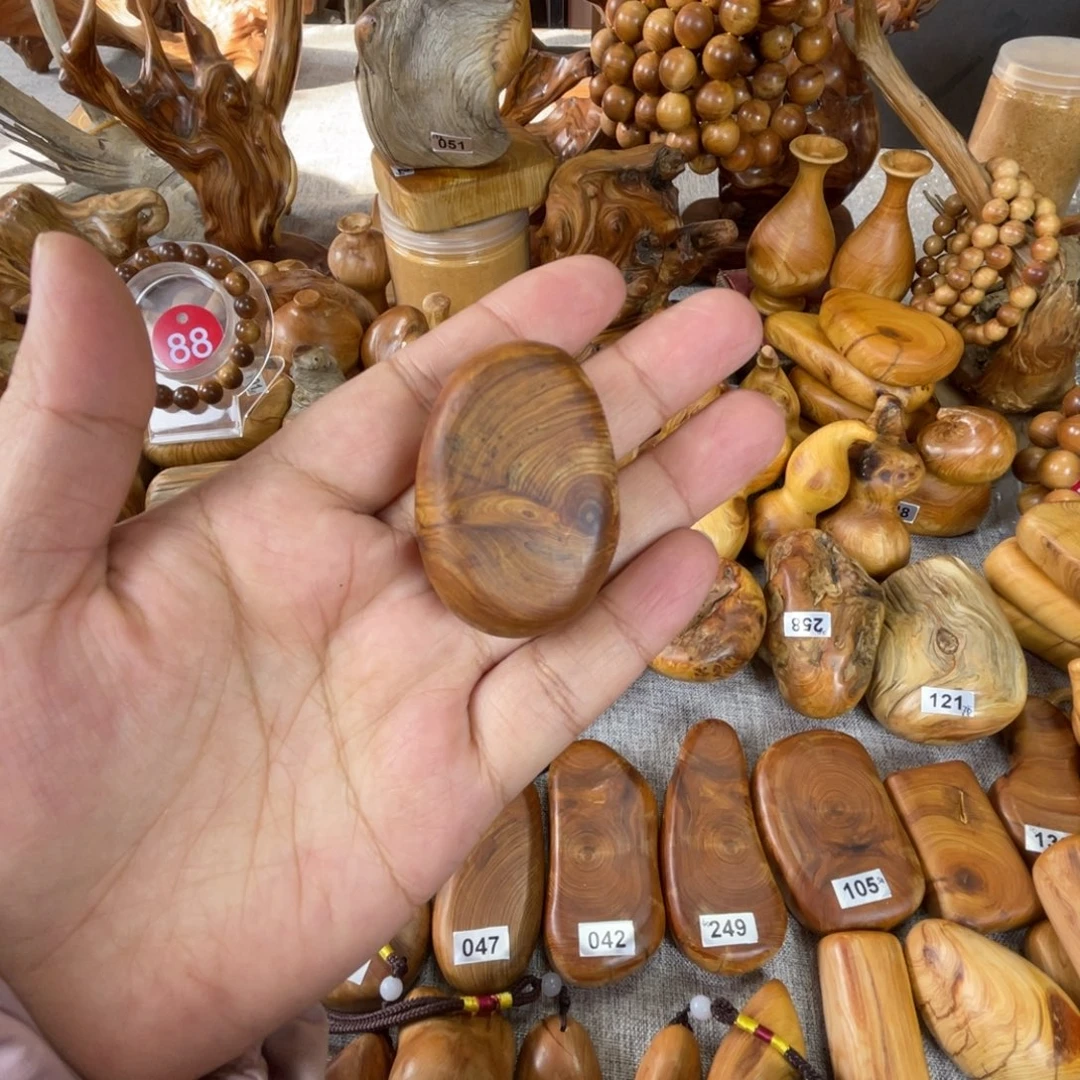 慎***5柏木太行崖柏随形闻香块有裂介意慎拍