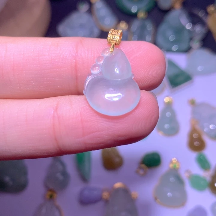 颈饰18K金镶嵌翡翠翡翠