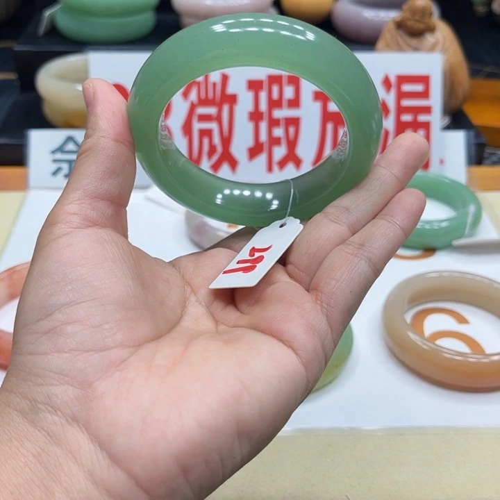 未镶嵌手镯石英质玉繁*