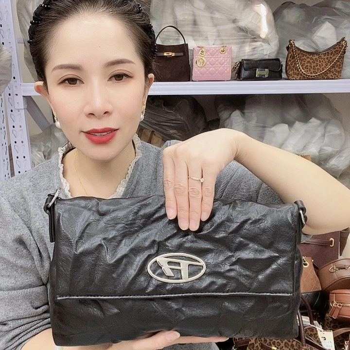 蚕丝小牛剖层皮革PU