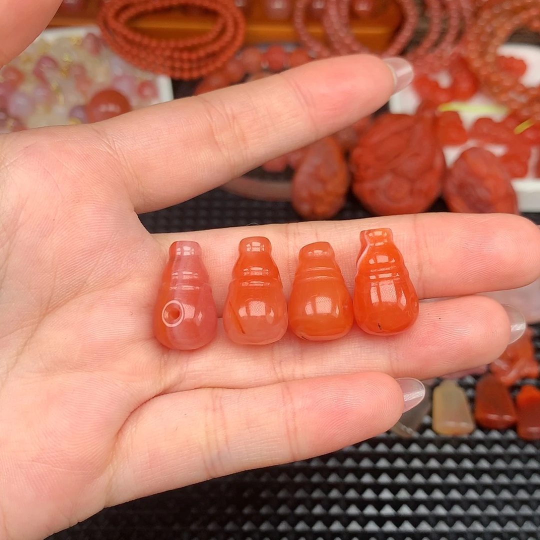 狐***狸南红玛瑙未镶嵌吊坠(不含链)多样性