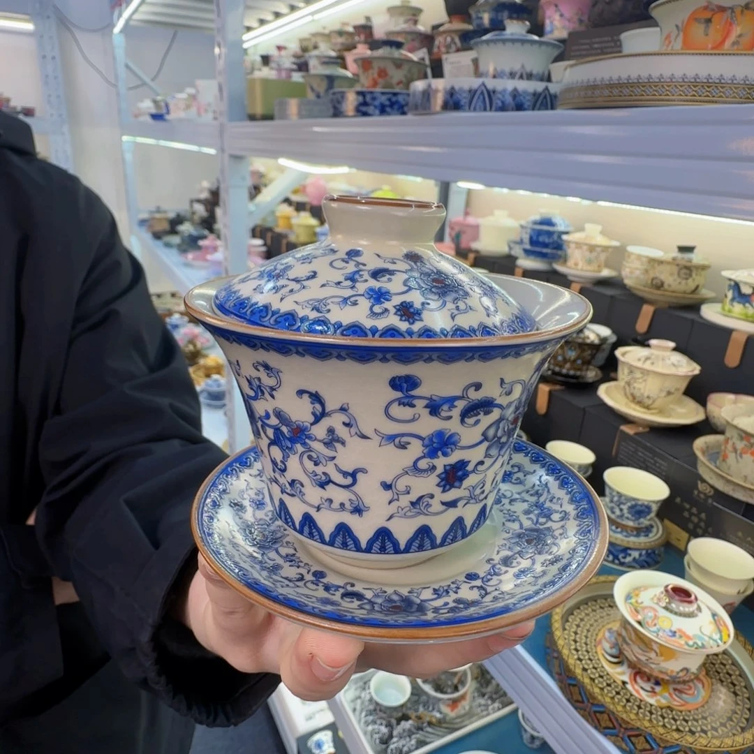 这些盖碗很漂亮我很喜欢！！