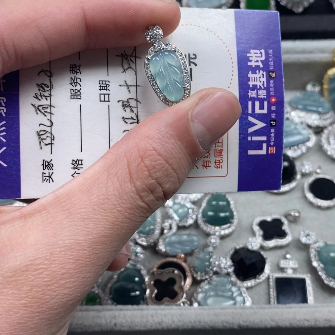 翡翠颈饰未镶嵌翡翠
