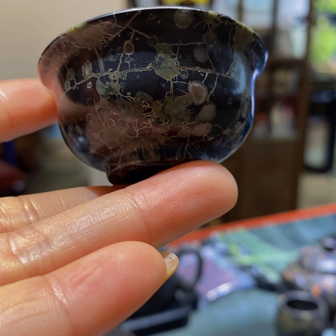 梅花玉精美梅花翻口杯