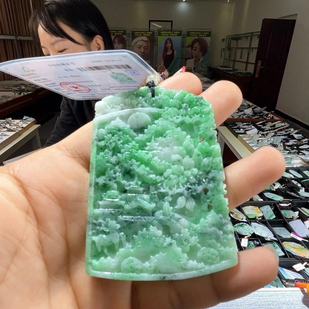 翡翠未镶嵌颈饰一