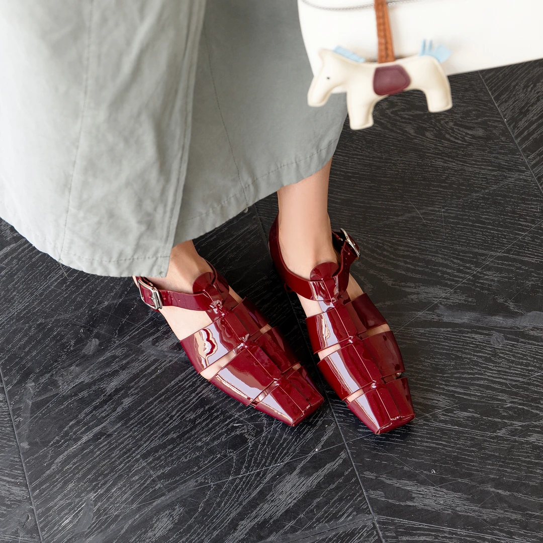 Sheriley77小众百搭手工镂空凉鞋时装凉鞋方头尖头编织包头休闲