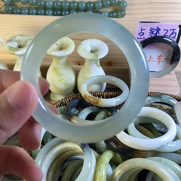 蛇纹石玉未镶嵌一口花精美