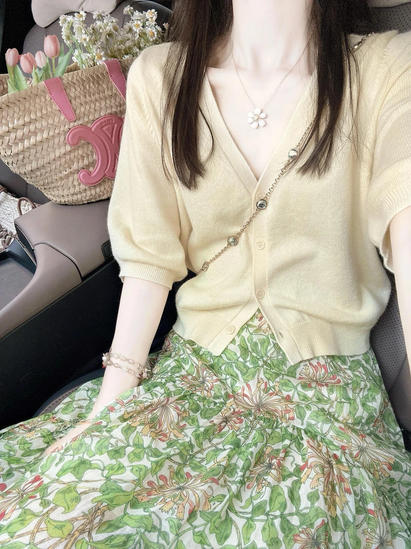 2025夏季韩系温柔风高级感黄色针织开衫搭配碎花半身裙气质两件套